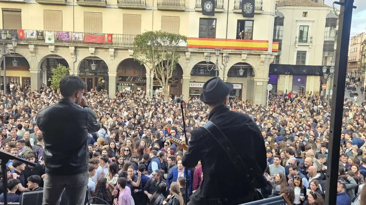 Domingo de Resurecci&oacute;n en la Plaza Mayor de Zamora  (6)