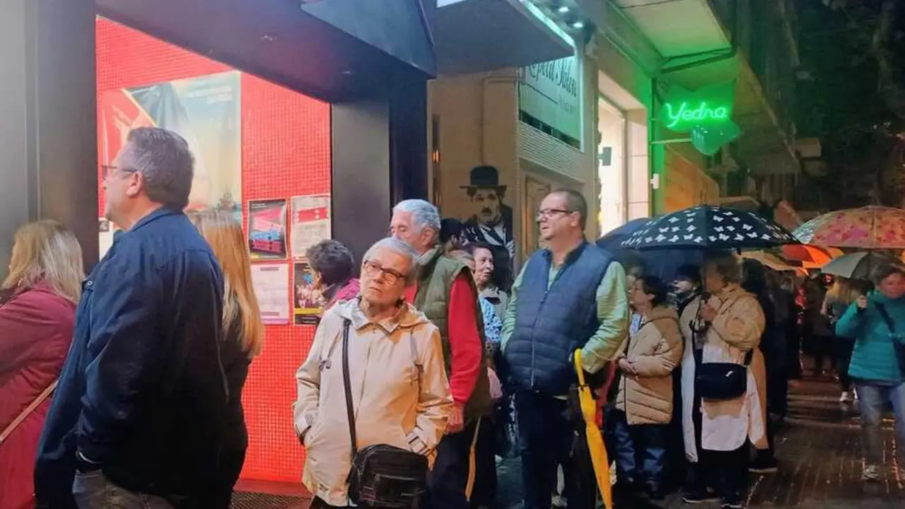 Cola Multicines Zamora _2