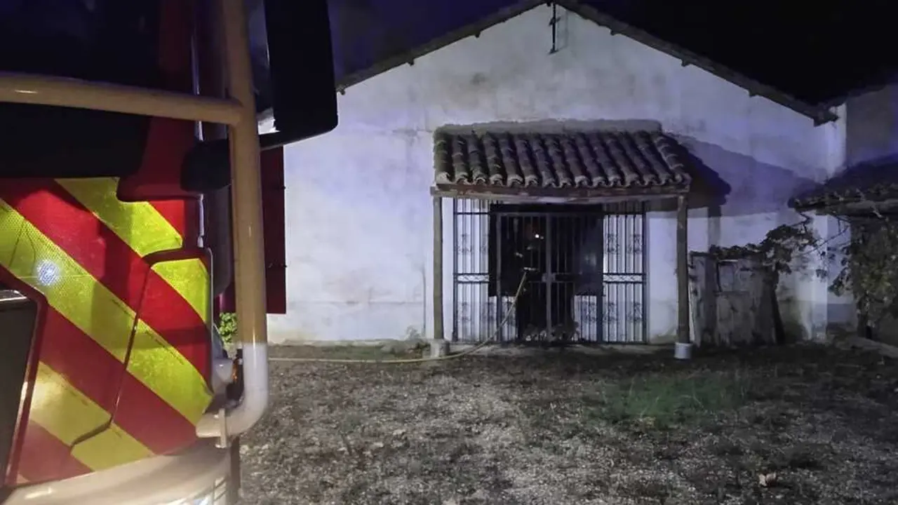 incendio vivienda en Valdescorriel  (1)