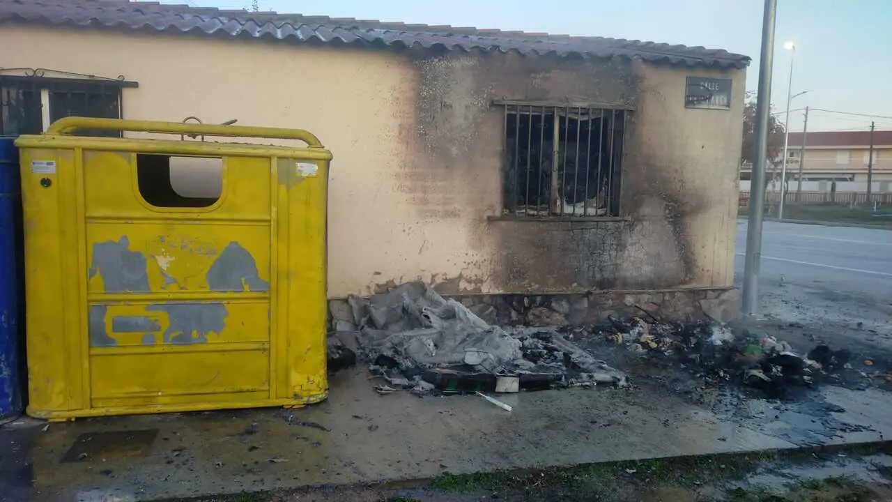 incendio de contenedores en Morales del Vino  (1)