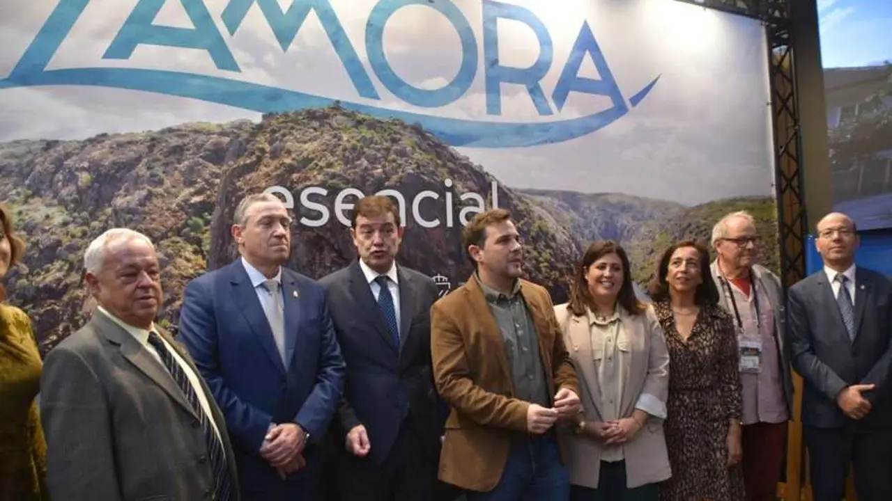 Mañueco visita el stand de Zamora en Intur _7