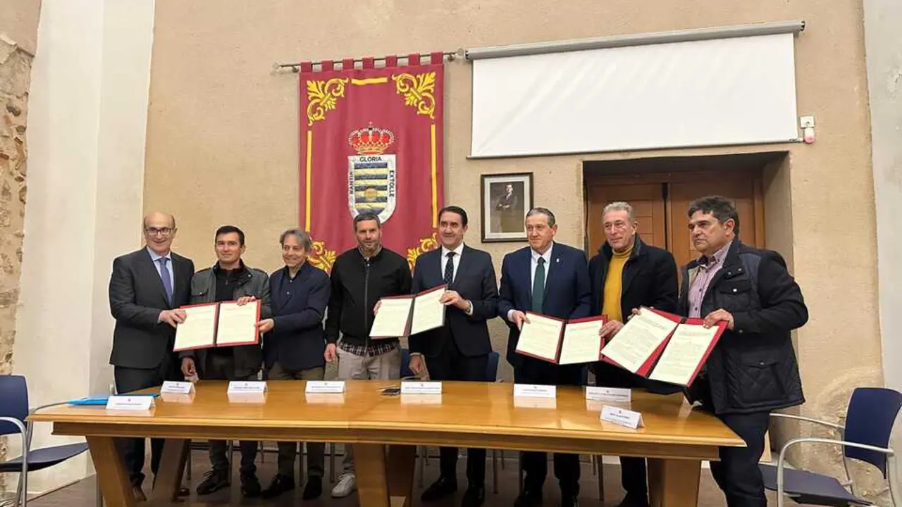 Firma del convenio con los alcaldes zamoranos