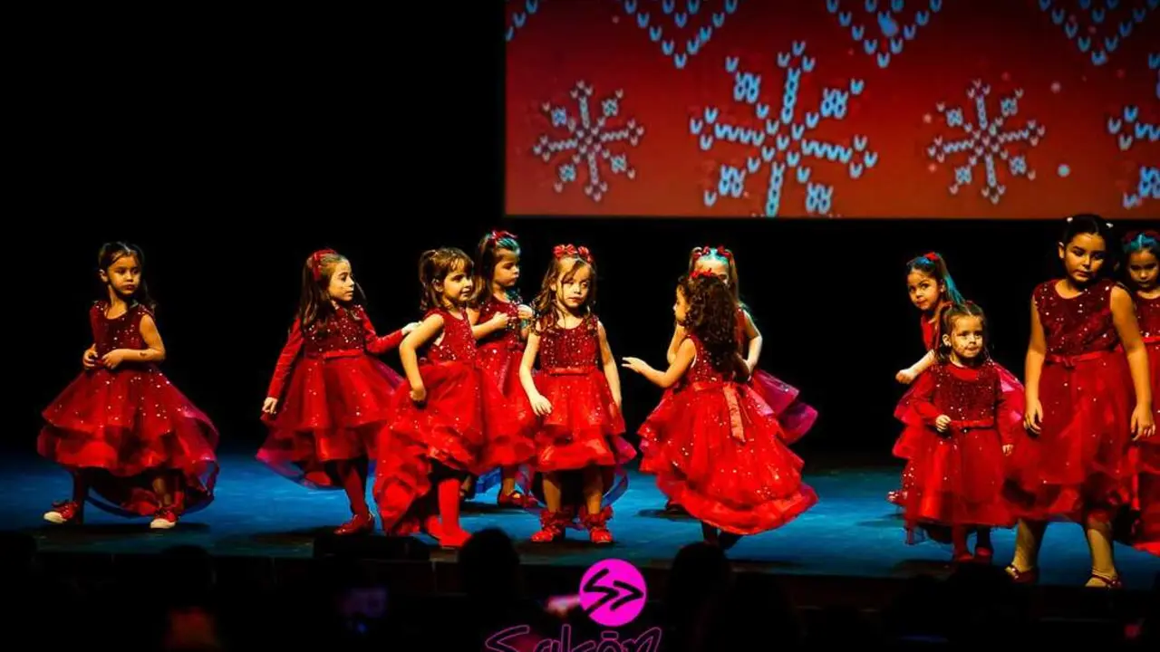 Sals&oacute;n Dance  (12)