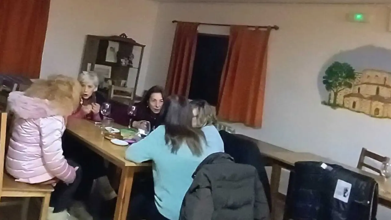 Mujeres en un bar de la Zamora rural