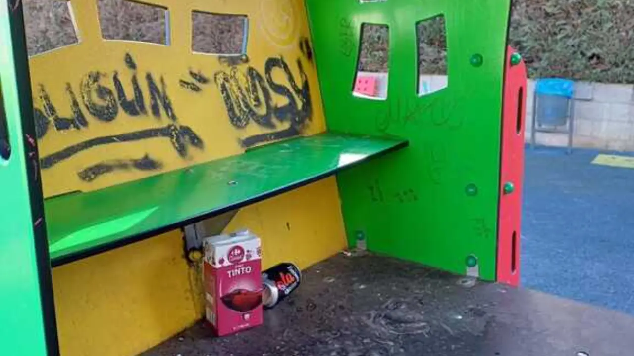 Destrozos parque Morales del Vino