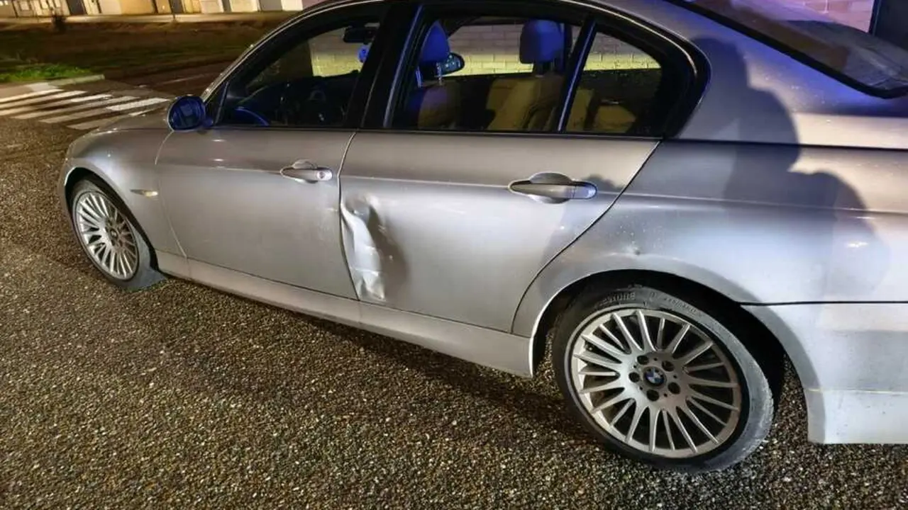 golpe en un coche estacionado en Morales del Vino