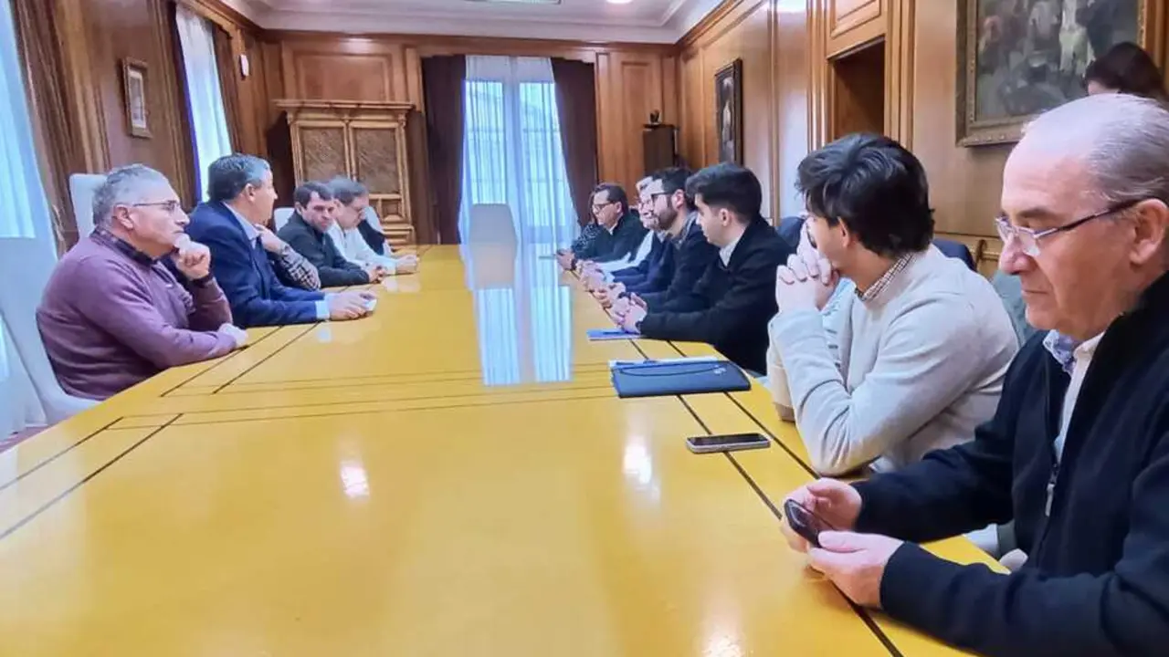 Reuni&oacute;n con las industrias queseras en la Diputaci&oacute;n Provincial