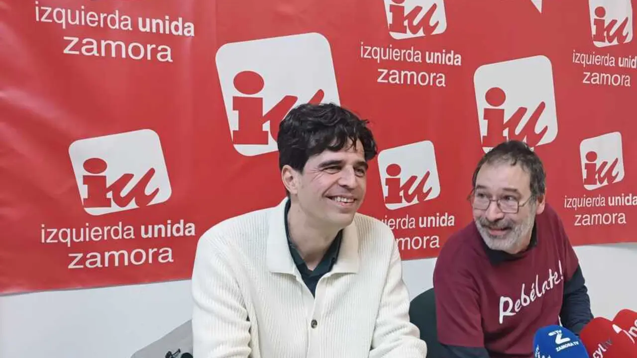 Vi&ntilde;as y Gasc&oacute;n en la sede municipal de IU