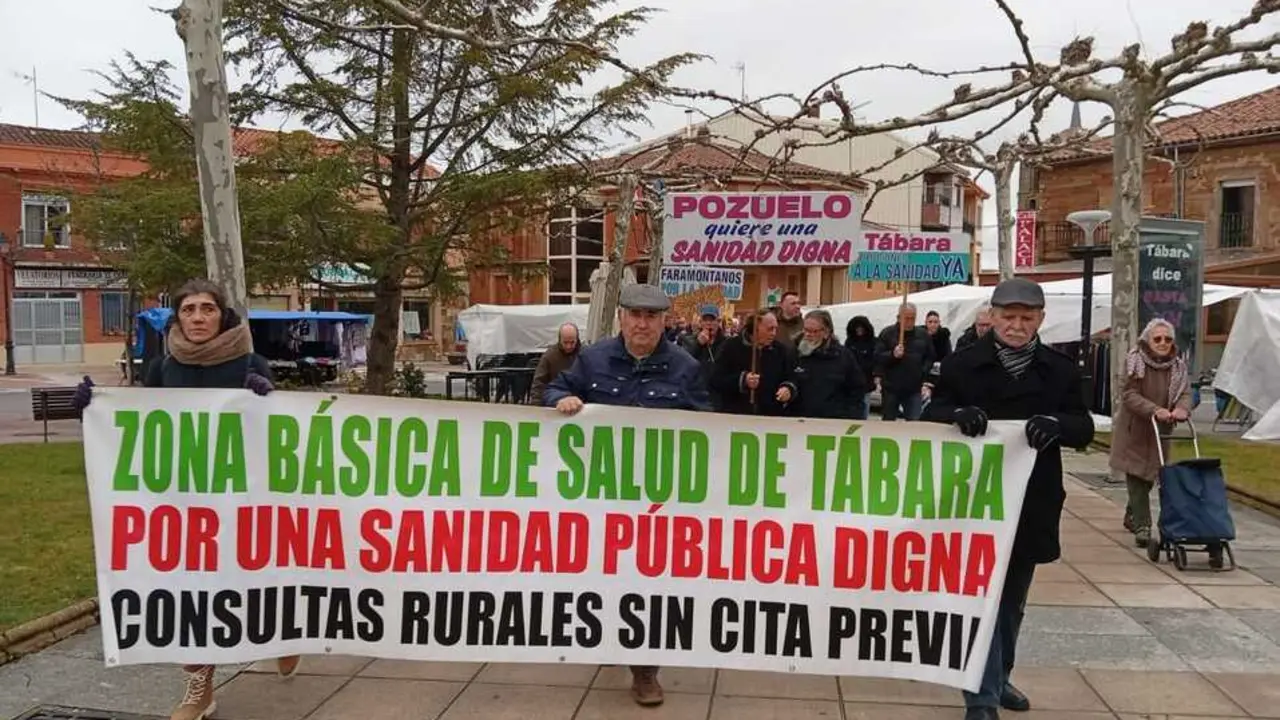 Concentraci&oacute;n por la Sanidad P&uacute;blica en T&aacute;bara