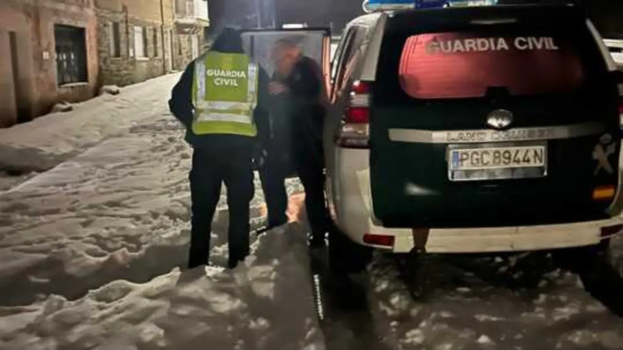 auxilio en Padornelo Guardia Civil