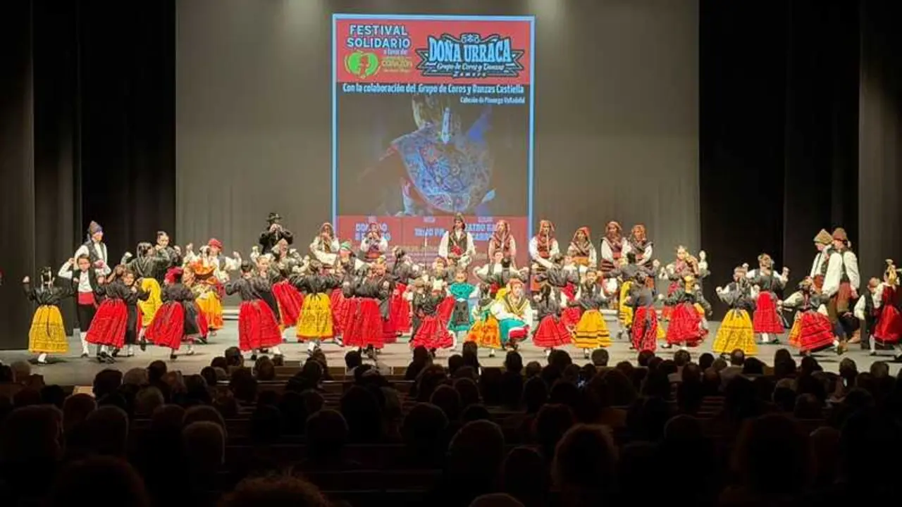 Do&ntilde;a Urraca, actuaci&oacute;n en el teatro Ramos Carri&oacute;n_2