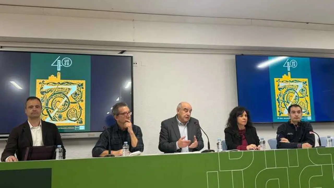 presentaci&oacute;n actividades 40 aniversario UNED 