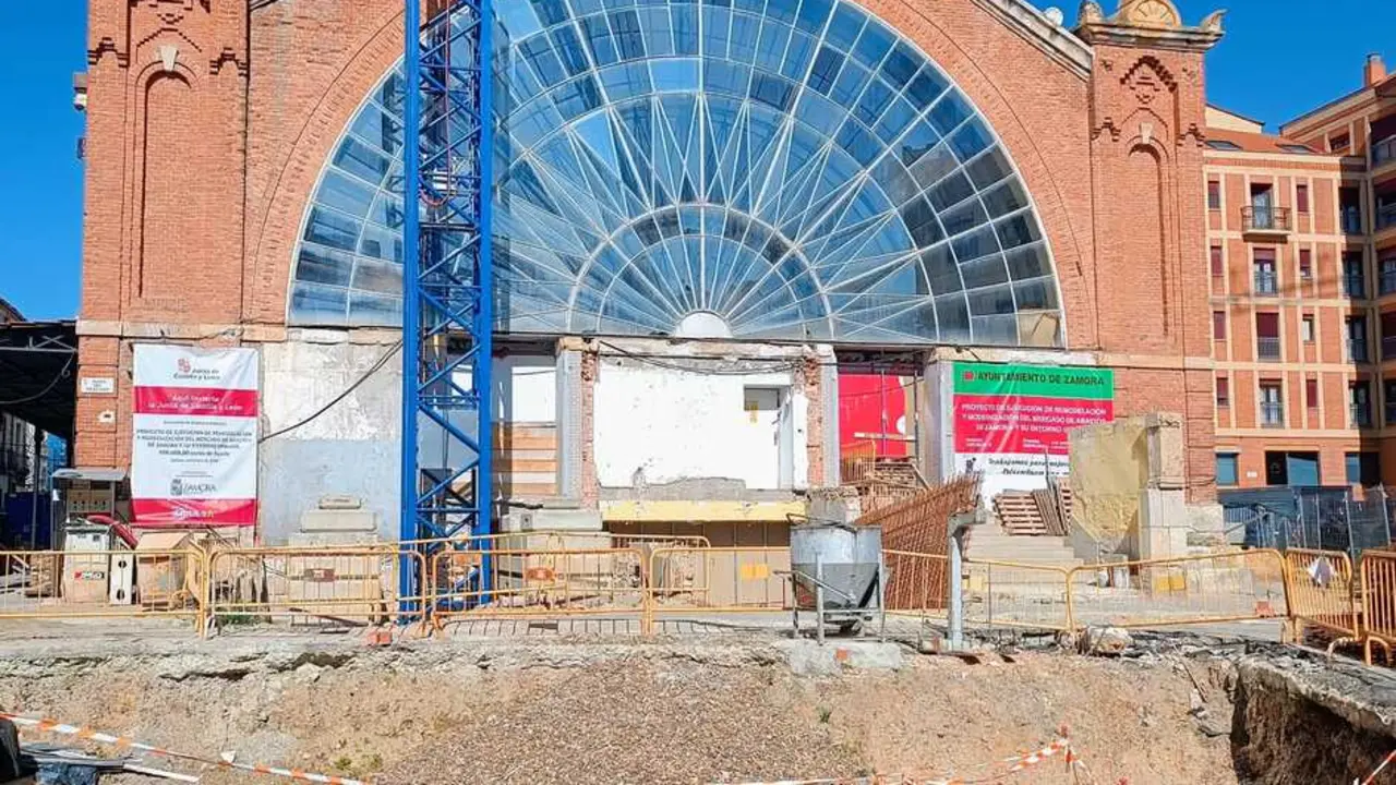 Obras paradas en el Mercado de Abastos