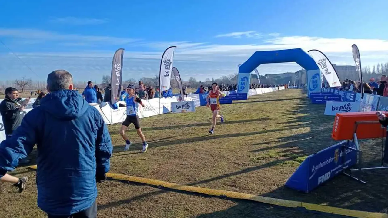 Adrian Sanchez Gallego, entrando en meta en el pasado cto auto. campo a traves,foto archivo