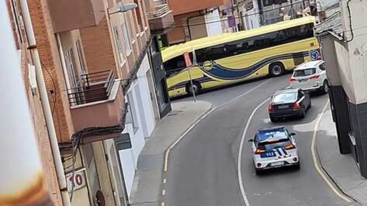 Autob&uacute;s en San L&aacute;zaro. Foto Ahora Decide