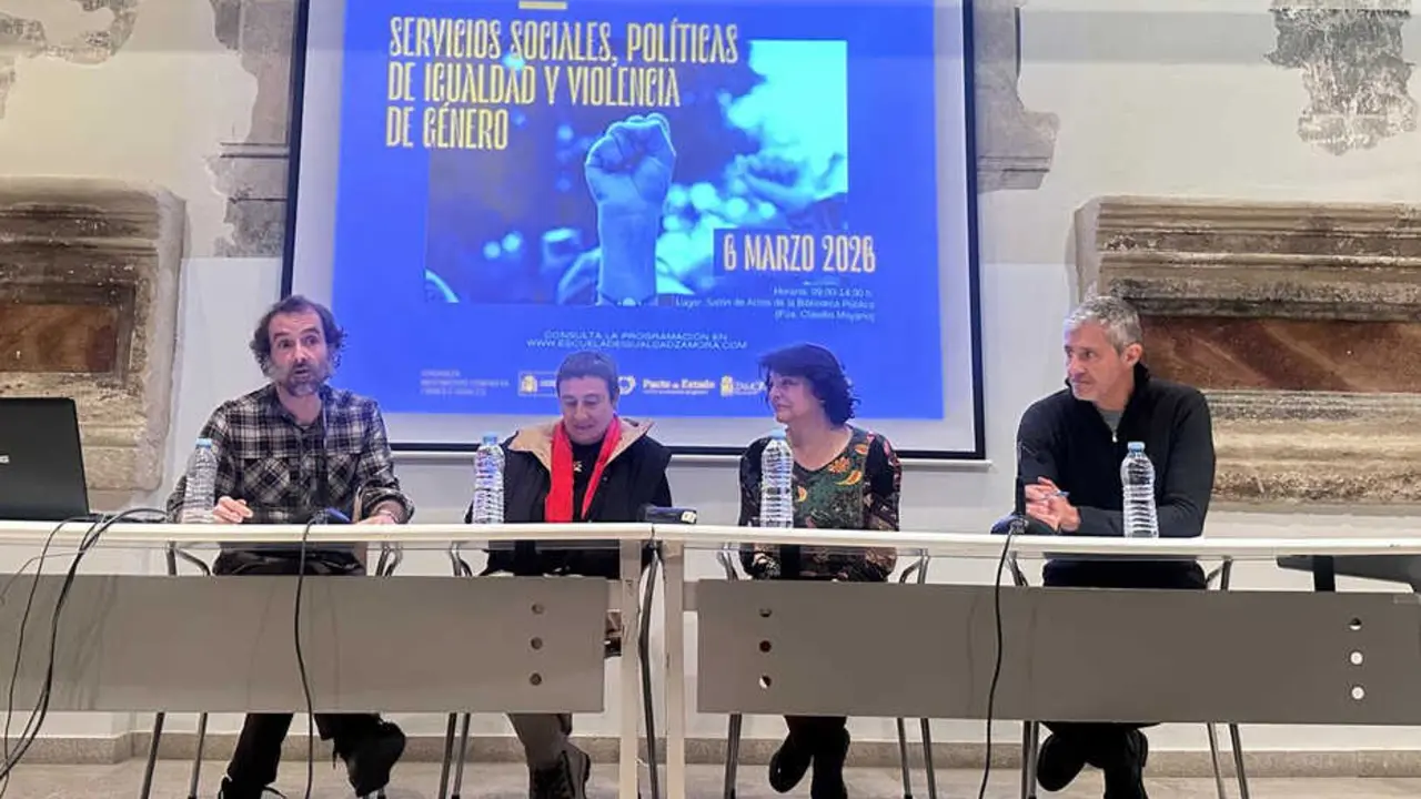 Mesa Redonda en la Biblioteca P&uacute;blica de Zamora