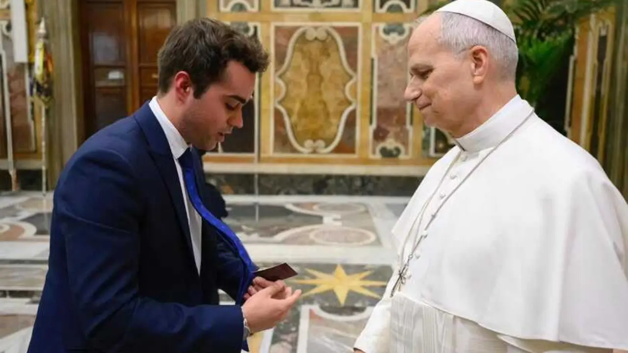 Daniel del Castillo junto con el Papa Le&oacute;n XIV