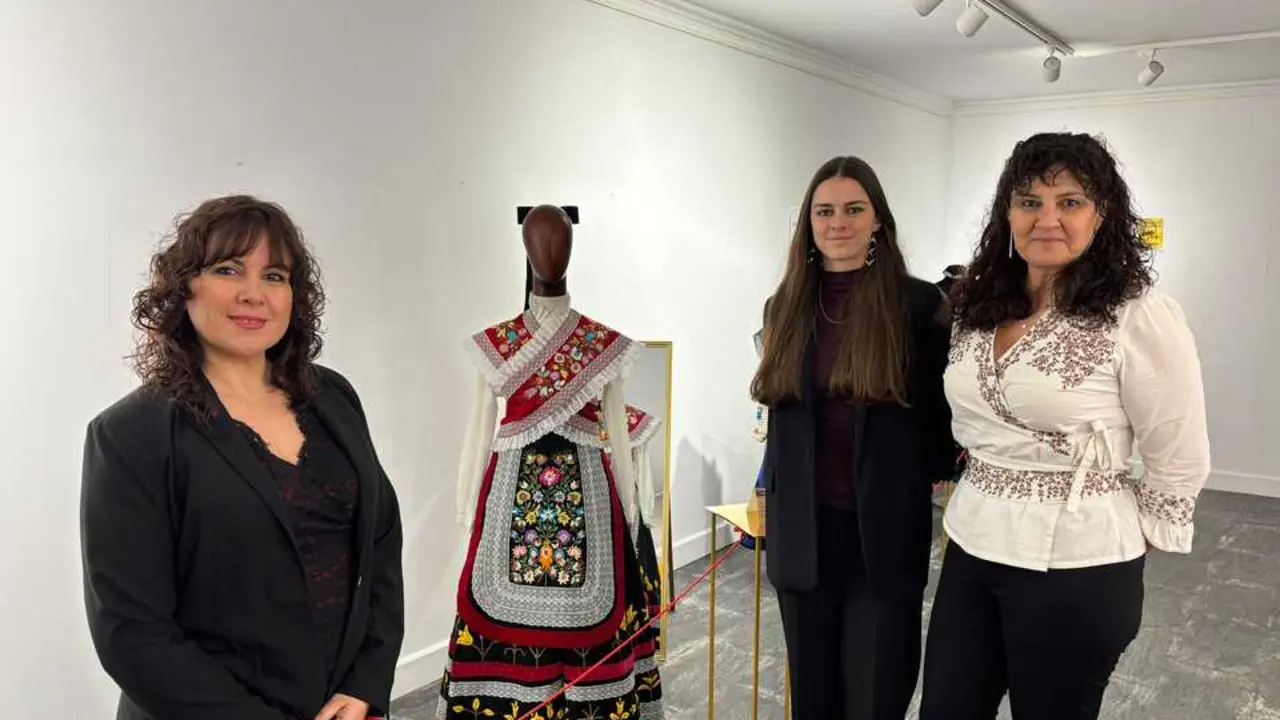 Exposici&oacute;n Puntadas de una vida Toro (1)