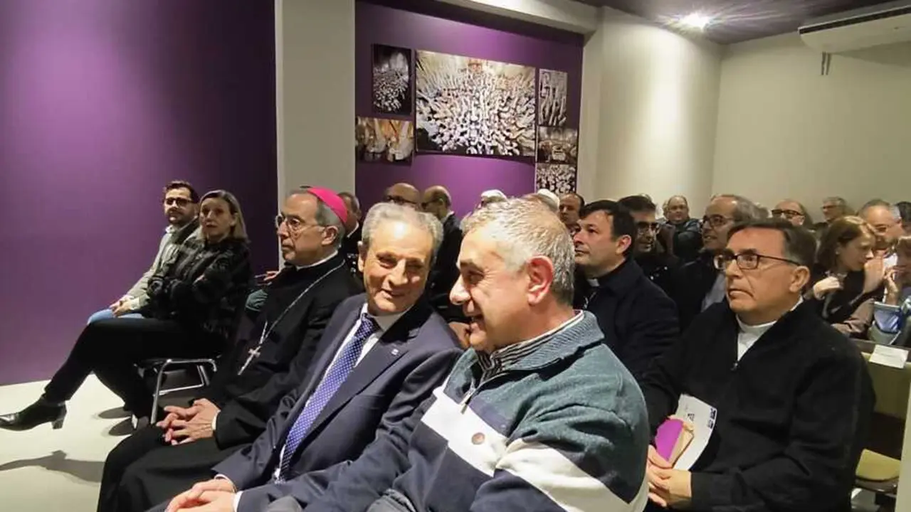 Dionisio Alba antes de comenzar la inauguraci&oacute;n