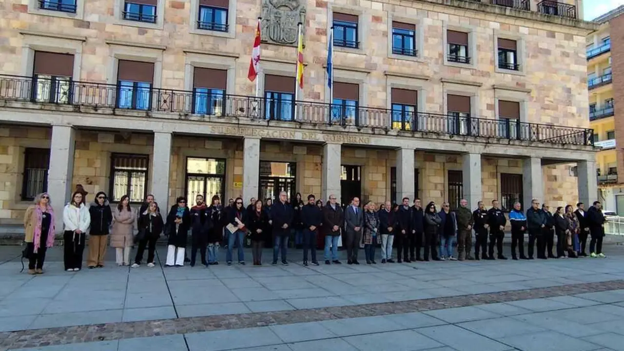 Minuto de silencio v&iacute;ctimas violencia de g&eacute;nero 