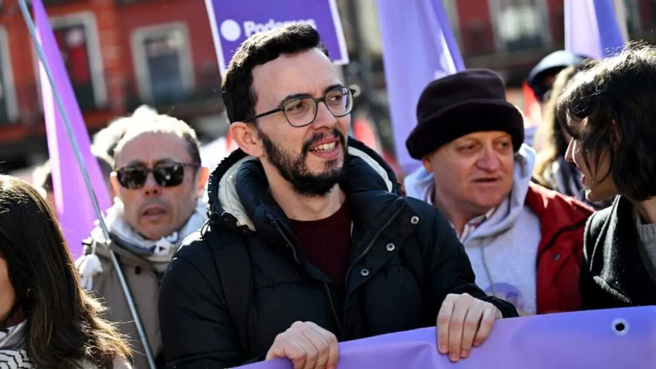 Miguel &Aacute;ngel LLamas en la manifestaci&oacute;n del 8M