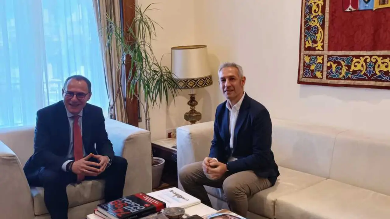 El subdelegado del Gobierno recibe al alcalde de Toro