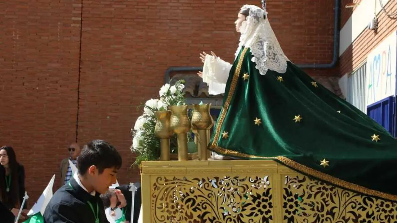  procesi&oacute;n de los alumnos del colegio Sant&iacute;sima Trinidad Amor de Dios_5