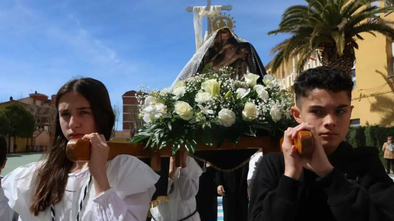 procesi&oacute;n escolar semana santa Nuestra Se&ntilde;ora del Roc&iacute;o_13
