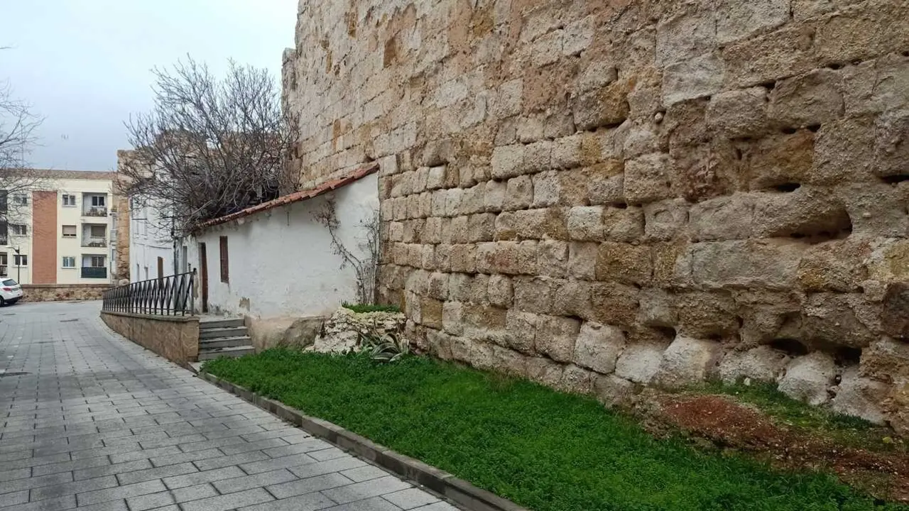 Edificaci&oacute;n que ser&aacute; derribada para despejar otro tramo de muralla