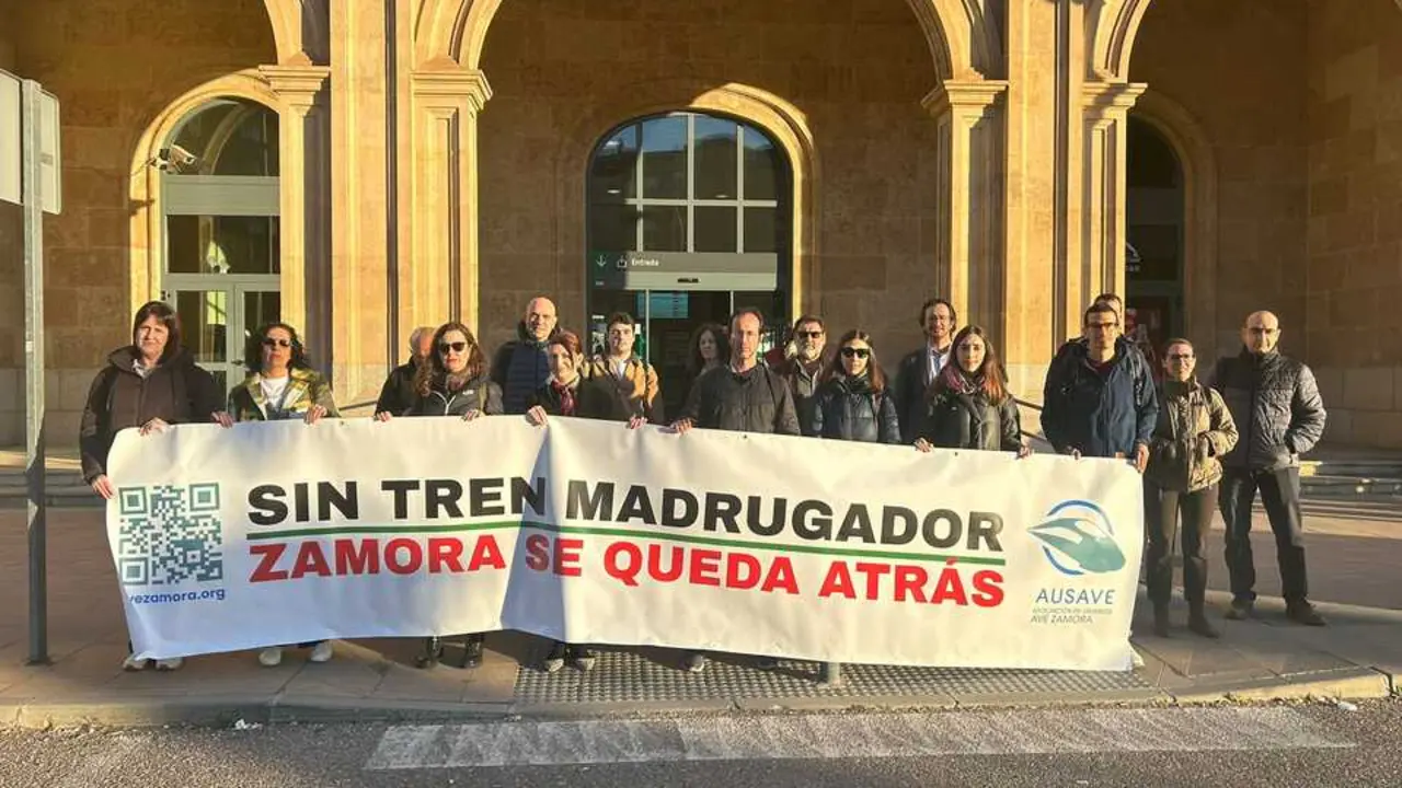 Usuarios del tren vuelven a protestar por los retrasos del tren