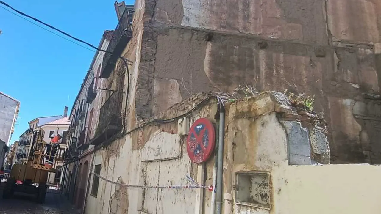 Derribo vivienda en la calle del Puente