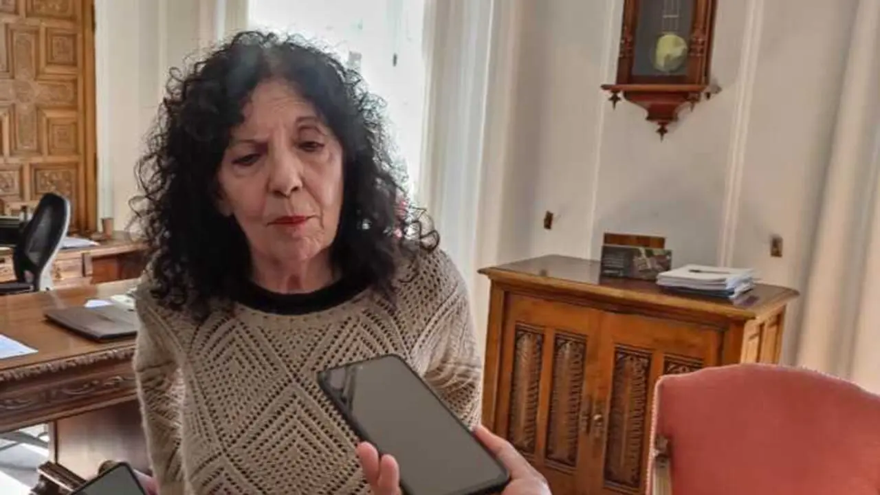 Laura Rivera atiende a los medios de comunicaci&oacute;n tras el Pleno