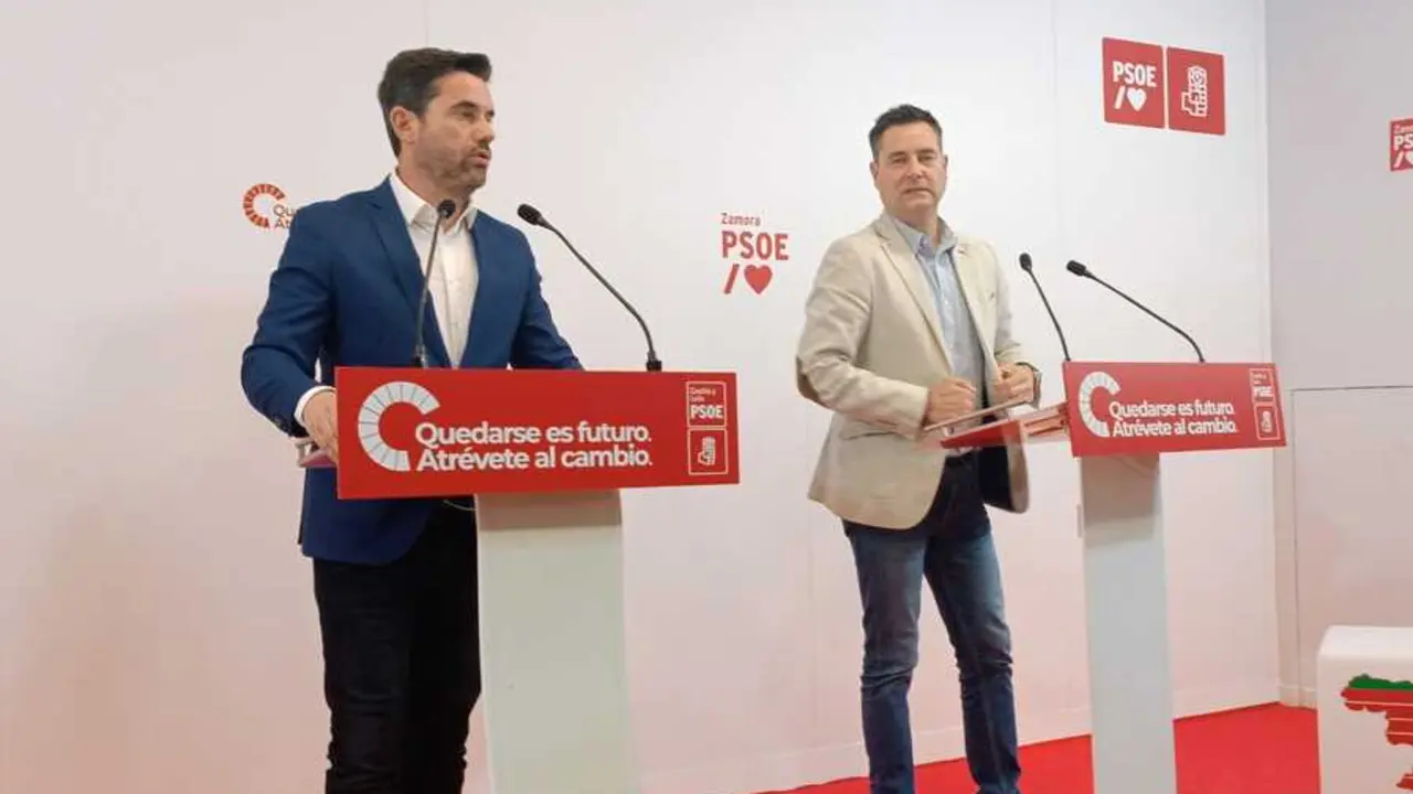 Antidio Fag&uacute;ndez y Daniel de la Rosa en rueda de prensa en la sede del PSOE de Zamora