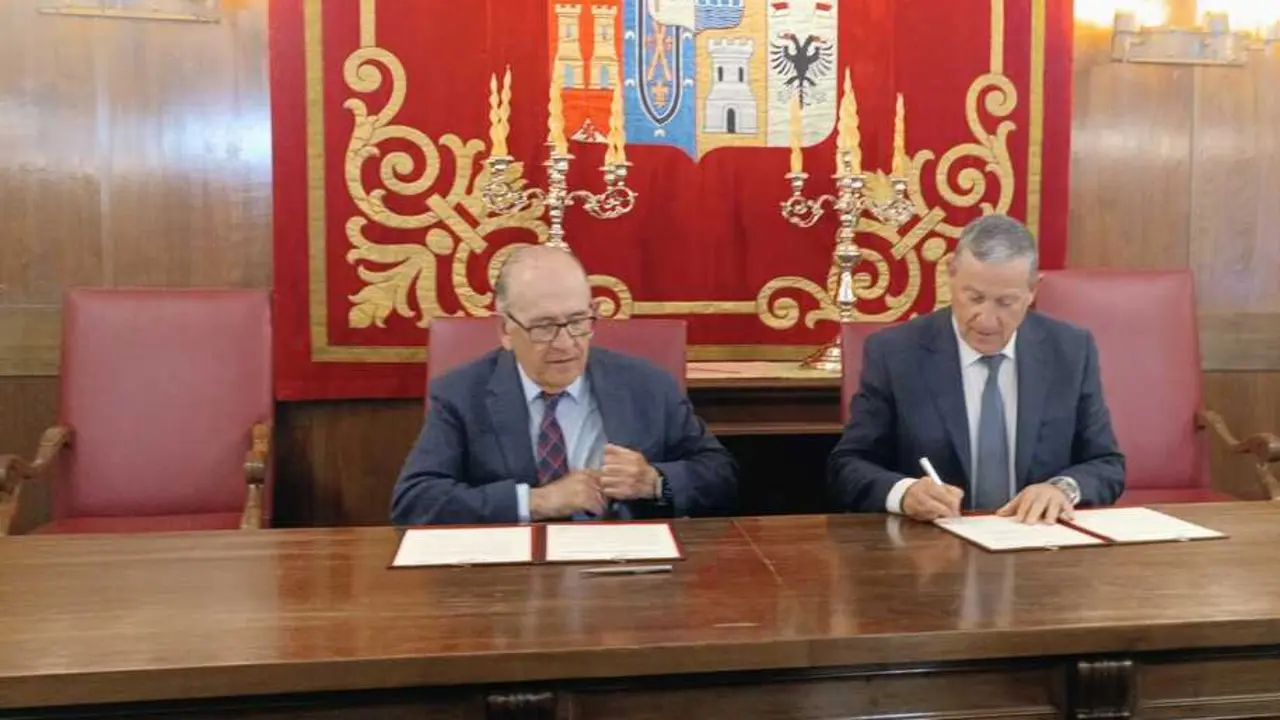 Firma del encargo en la Diputaci&oacute;n de Zamora