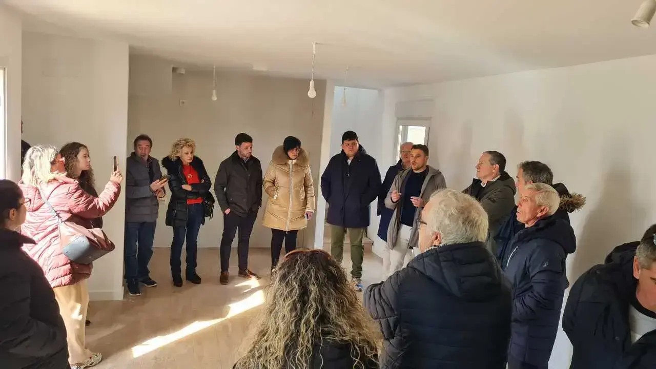 Alcaldes de la provincia de Zamora visitan viviendas industrializadas