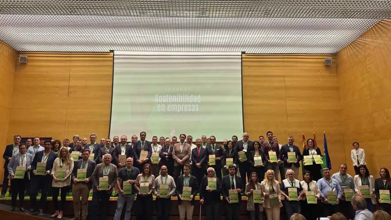 Foto de familia de los premiados