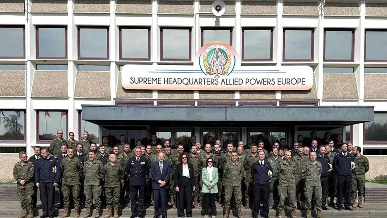 La ministra de Defensa, Margarita Robles, en su visita al contingente espa&ntilde;ol destinado en el Cuartel General Supremo de las Potencias Aliadas (SHAPE), en Mons (B&eacute;lgica)