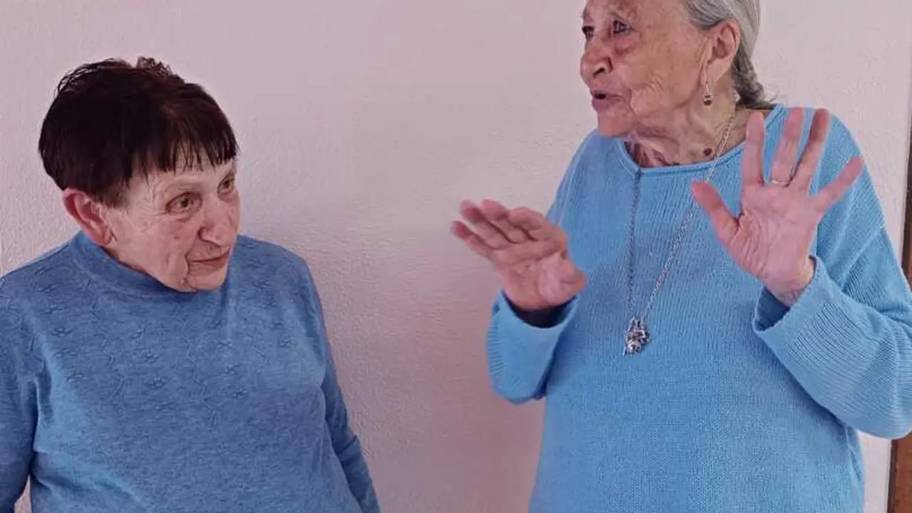 Margarita Coco y Pepita Pozo charlando