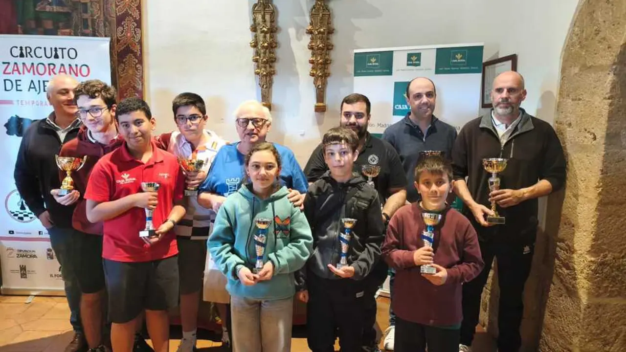 Foto de familia de los campeones