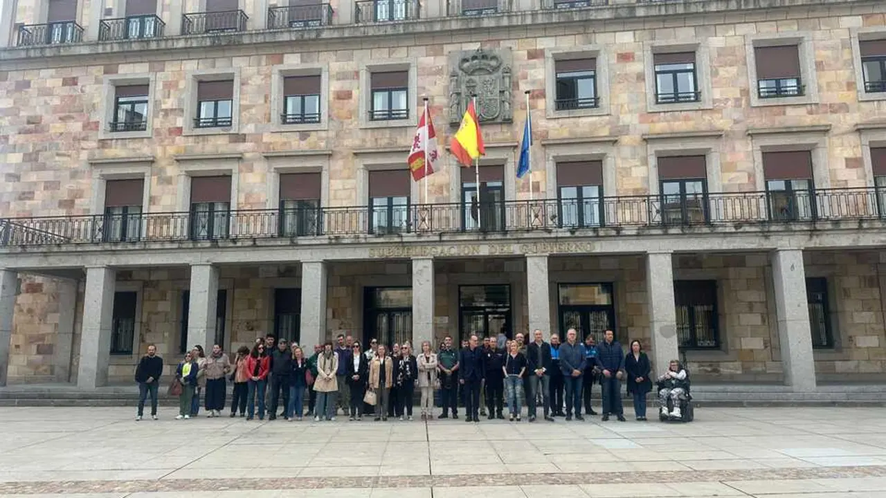 MInuto de silencio en la Plaza de la Constituci&oacute;n