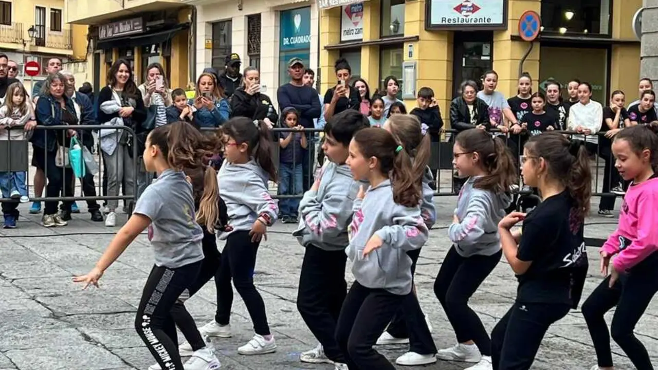 Sals&oacute;n Dance D&iacute;a de la Danza Plaza Mayor de Zamora _19