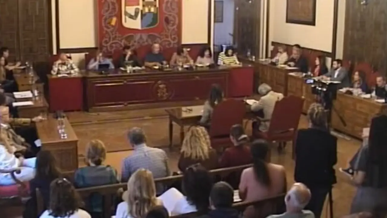 Pleno correspondiente al mes de abril