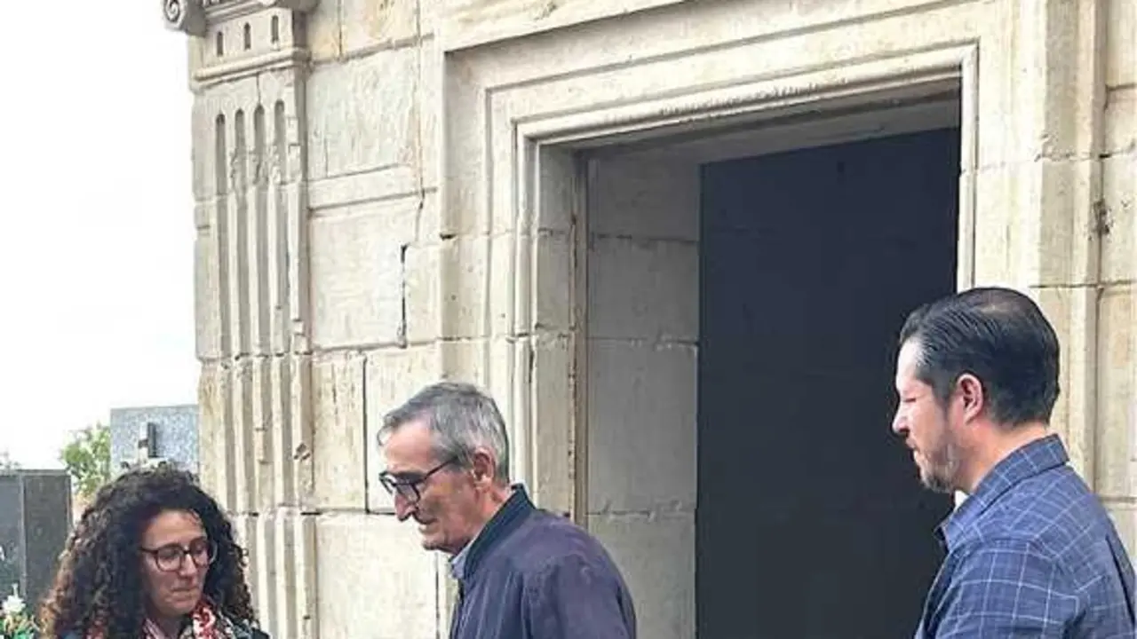 dep&oacute;sito de las cenizas de Jos&eacute; Luis Alonso Coomonte en el Pante&oacute;n de Ilustres del Cementerio Municipal de San Atilano