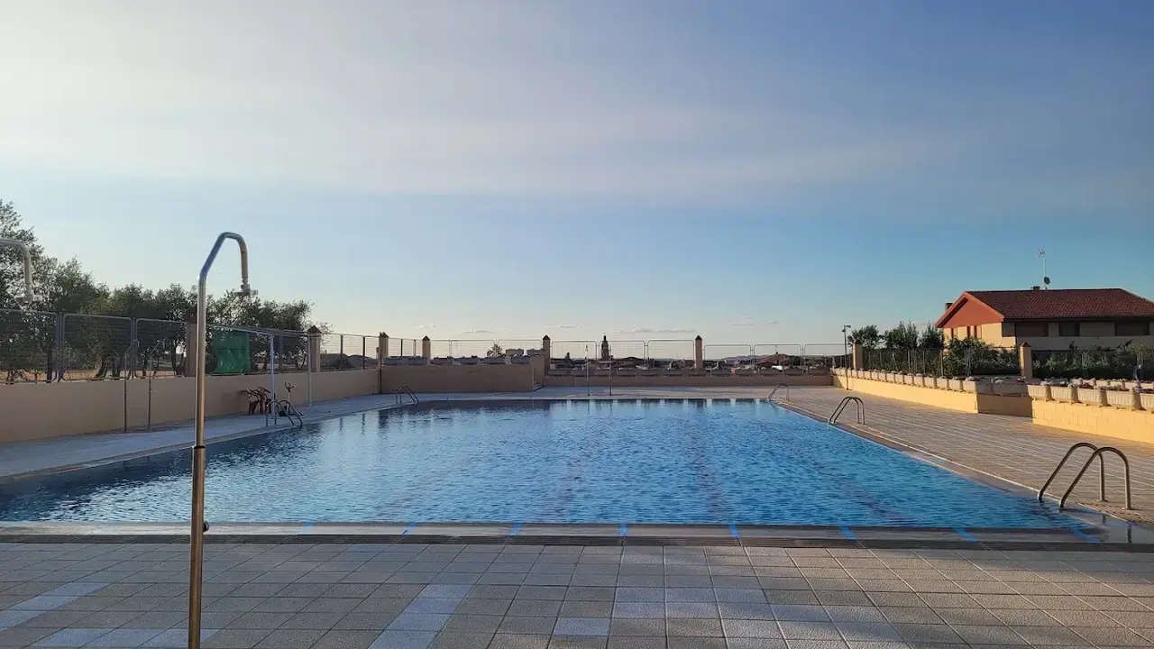 piscina de Fuentelape&ntilde;a