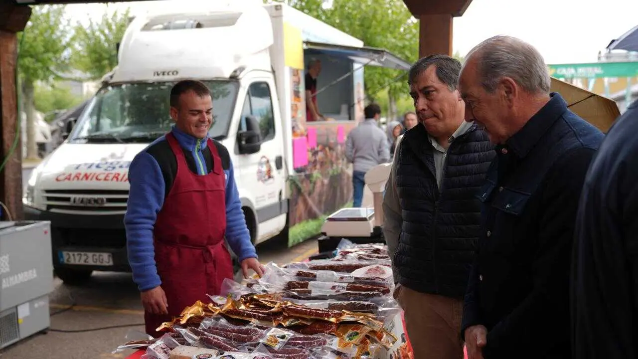 Feria de Exaltaci&oacute;n del Chorizo en el Puente de Sanabria. FOTOS AMADO CRESPO (9)