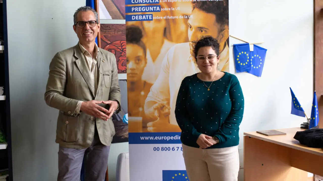 Jose Luis Gonz&aacute;lez Prada, director del Centro Europe Direct Zamora, e Inma Rodr&iacute;guez, t&eacute;cnico del Centro Europe Direct Zamora