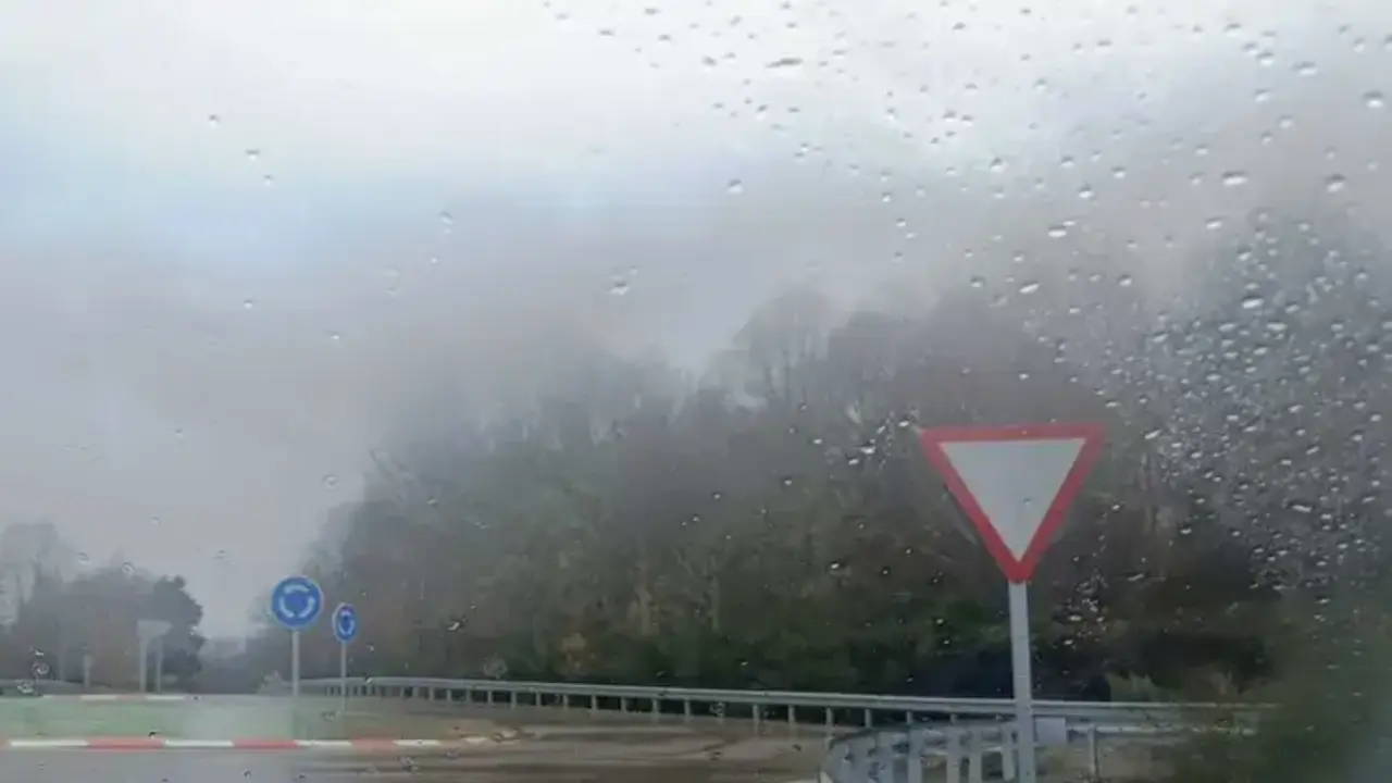 Puebla de Sanabria en un d&iacute;a de lluvia