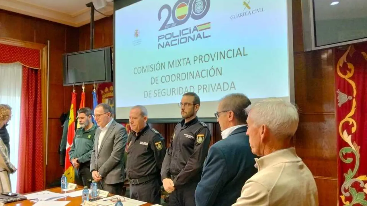 Minuto de silencio por los dos guardias civiles fallecidos en Huelva