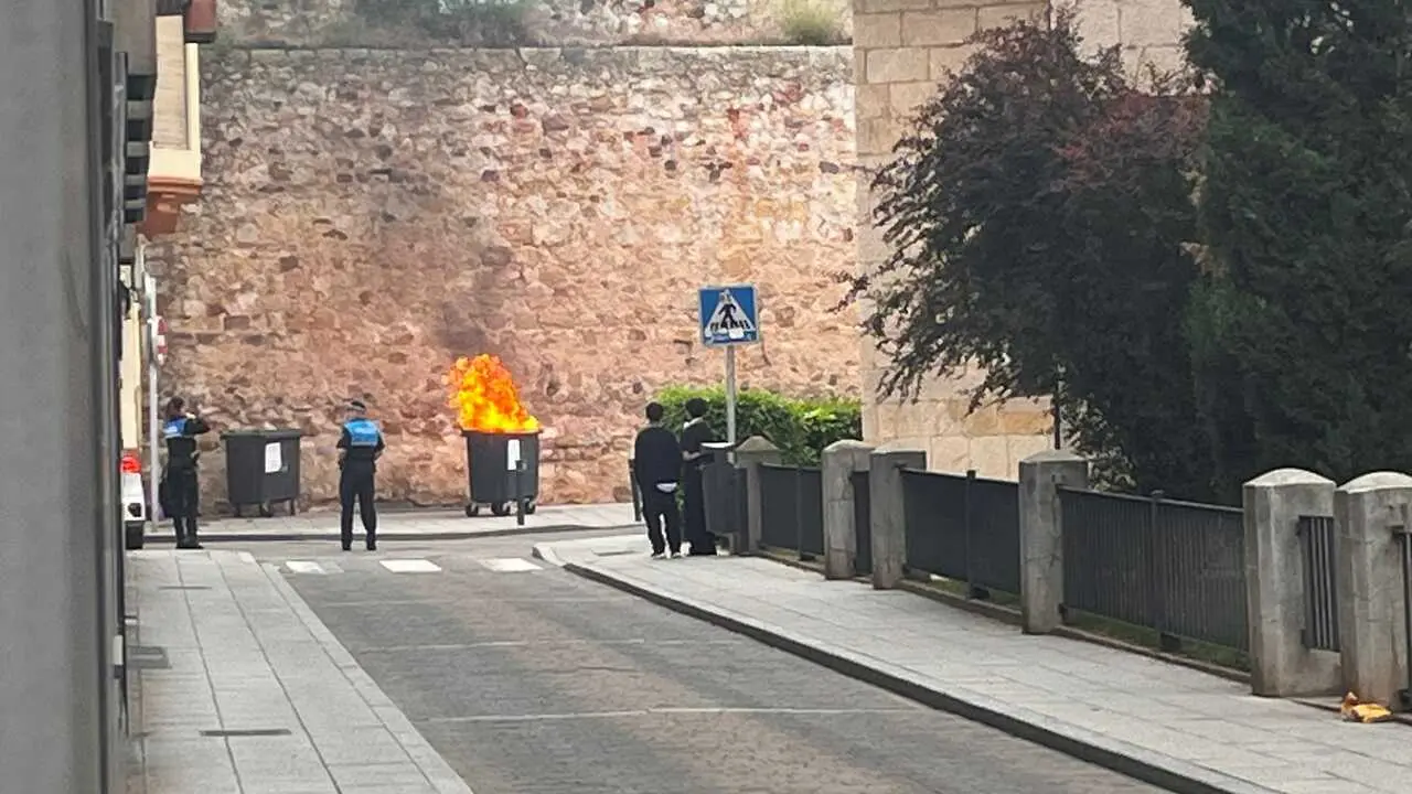 Contenedor ardiendo