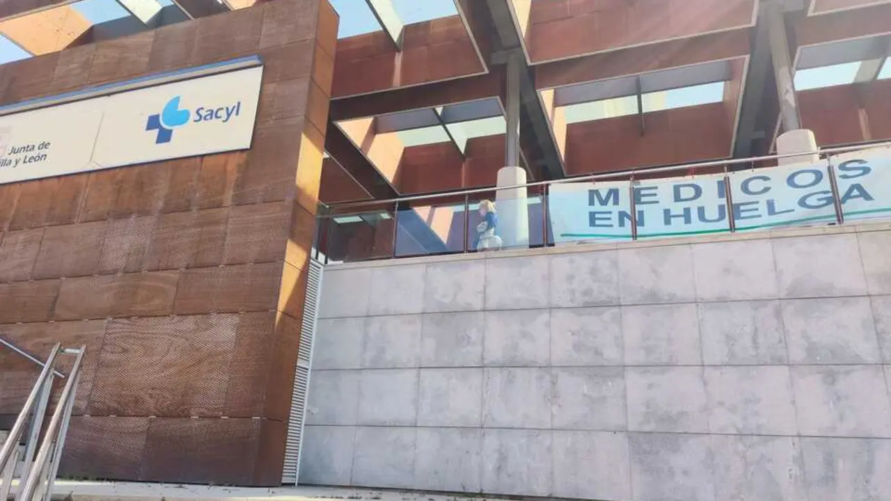 Pancarta en el Hospital Virgen de la Concha